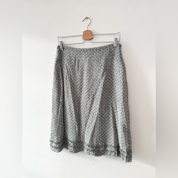 Sandwich Skirt -Floral - Blue/Grey Viscose- Below Knee - Size 40 (8) - Picture 1 of 13